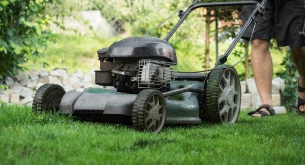 Yard-Machines-159cc-21-Inch-Self-Propelled-Mower-Review